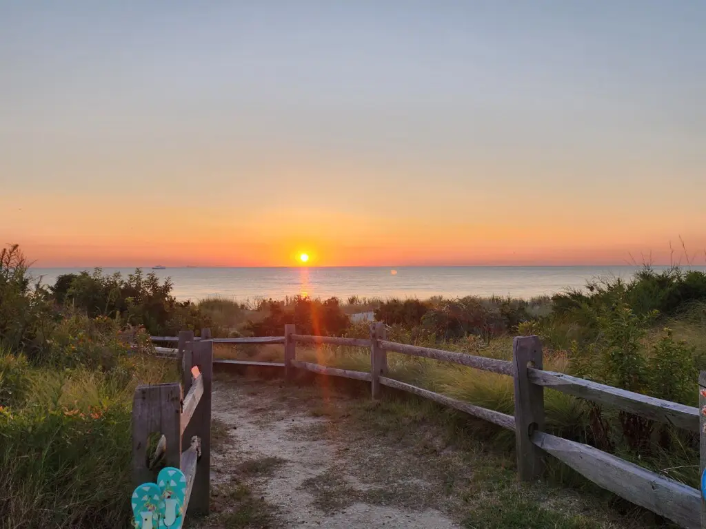 c93f6541e6fc424fb8ffa1a63a82fa37 LargeOriginal